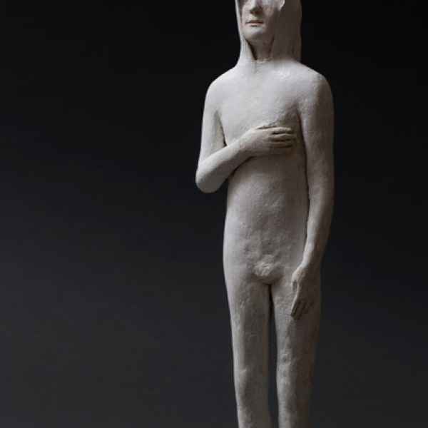 Jeune en papier la main sur le coeur